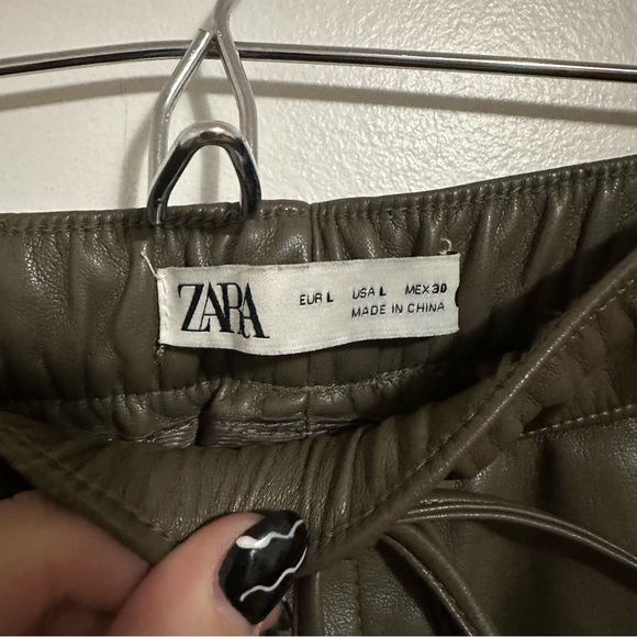 Zara RELAXED FAUX LEATHER THE WEEKEND MID-RISE PANTS Beige Size L - Picture 7 of 7